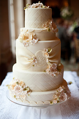 classic-pink-and-white-wedding-cake