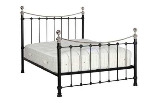 Guest Post: Texture and the Colour Red Used in the Bedroom