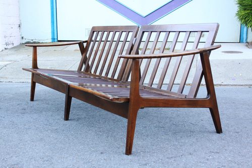 Guest Post: Four Ways to Integrate Mid Century Furniture into Your Modern Apartment