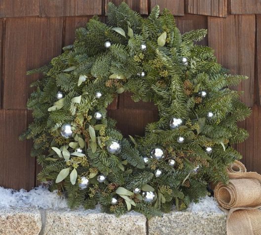 Guest Post: Christmas Flower Decorations