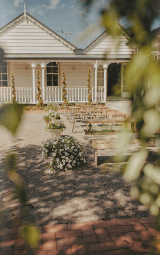 Magnolia Rouge & the Rustic Issue